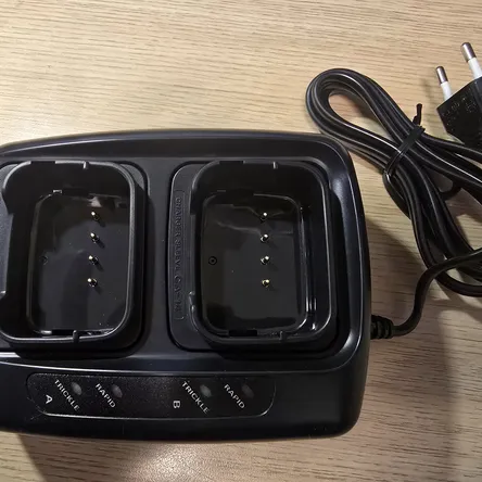 Ładowarka NC-50 z wkładkami CA-14  YAESU